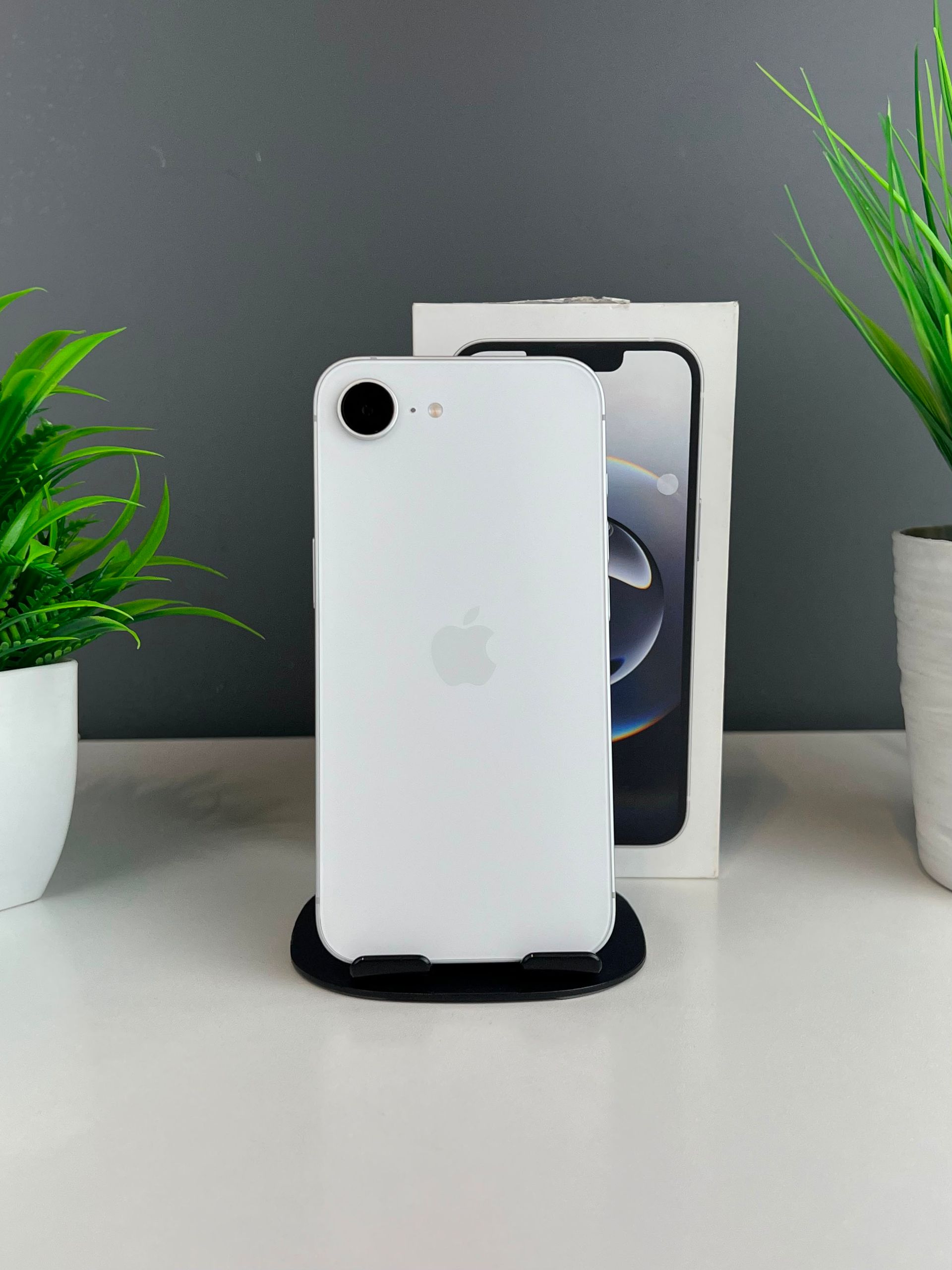 iphone 16e 8/128 (б/у)