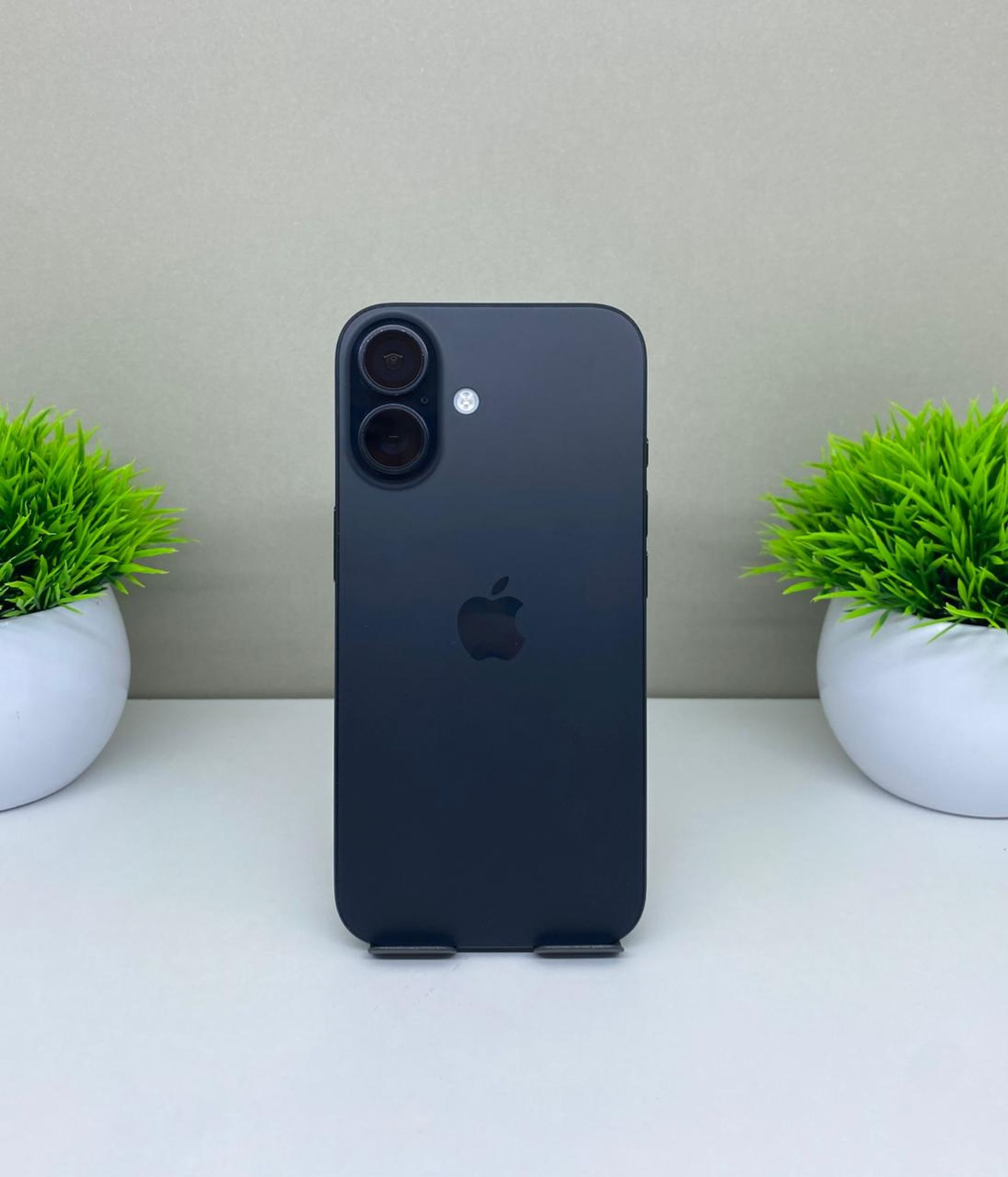 iphone 16 8/128 black (б/у)