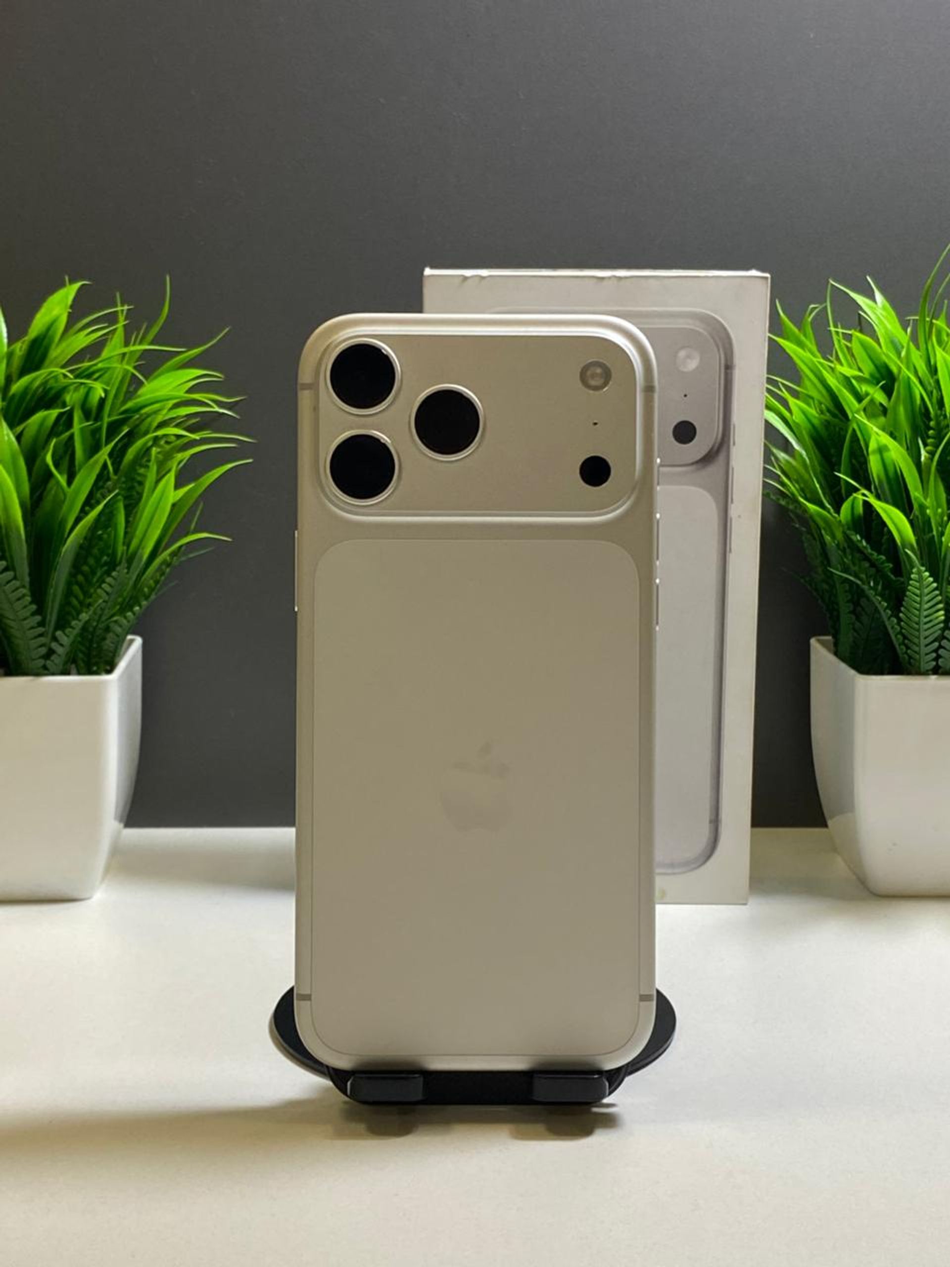 apple iphone 17 pro max 12/256gb silver (б/у)