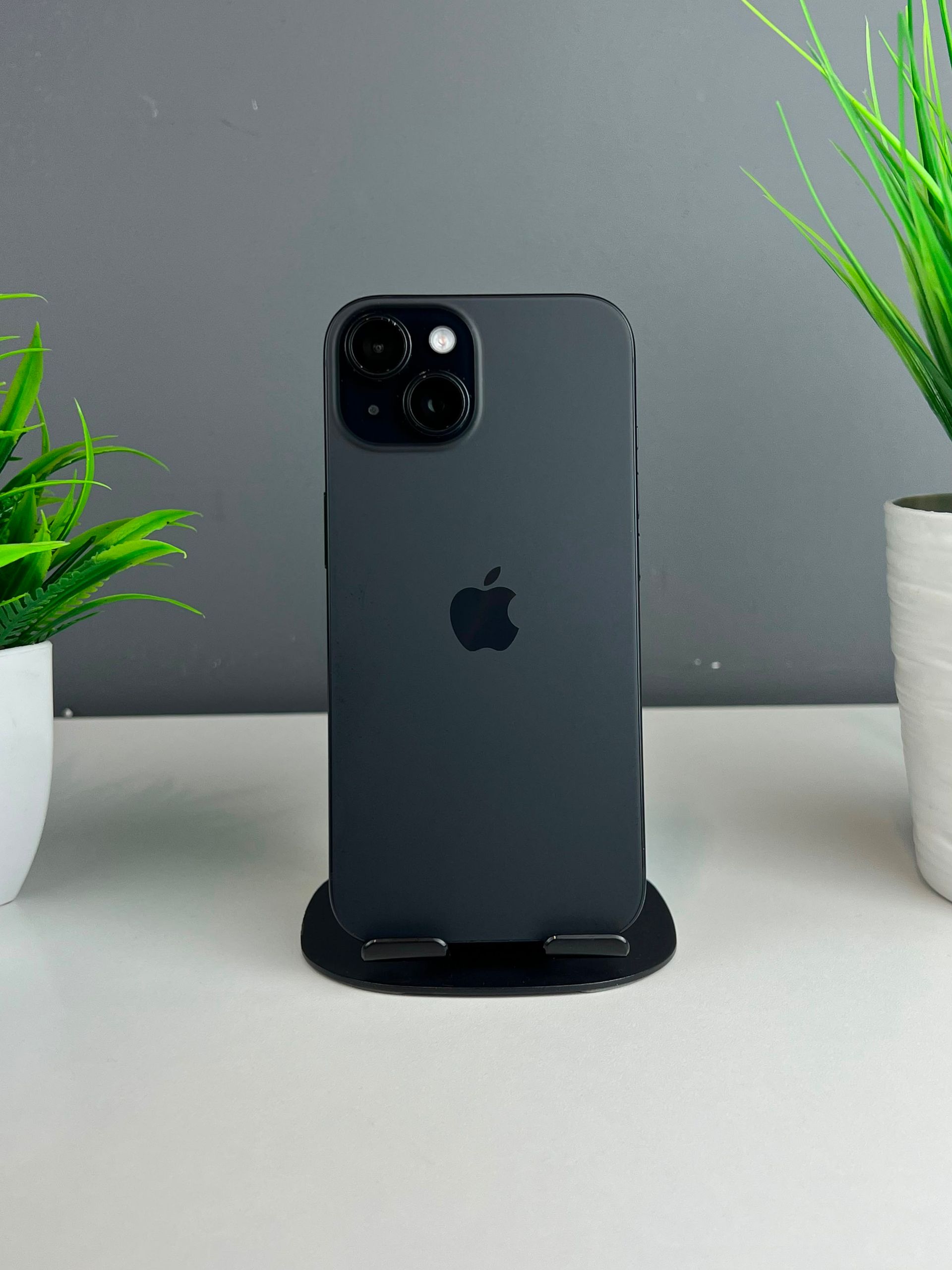 apple iphone 15 6/256gb black (б/у)